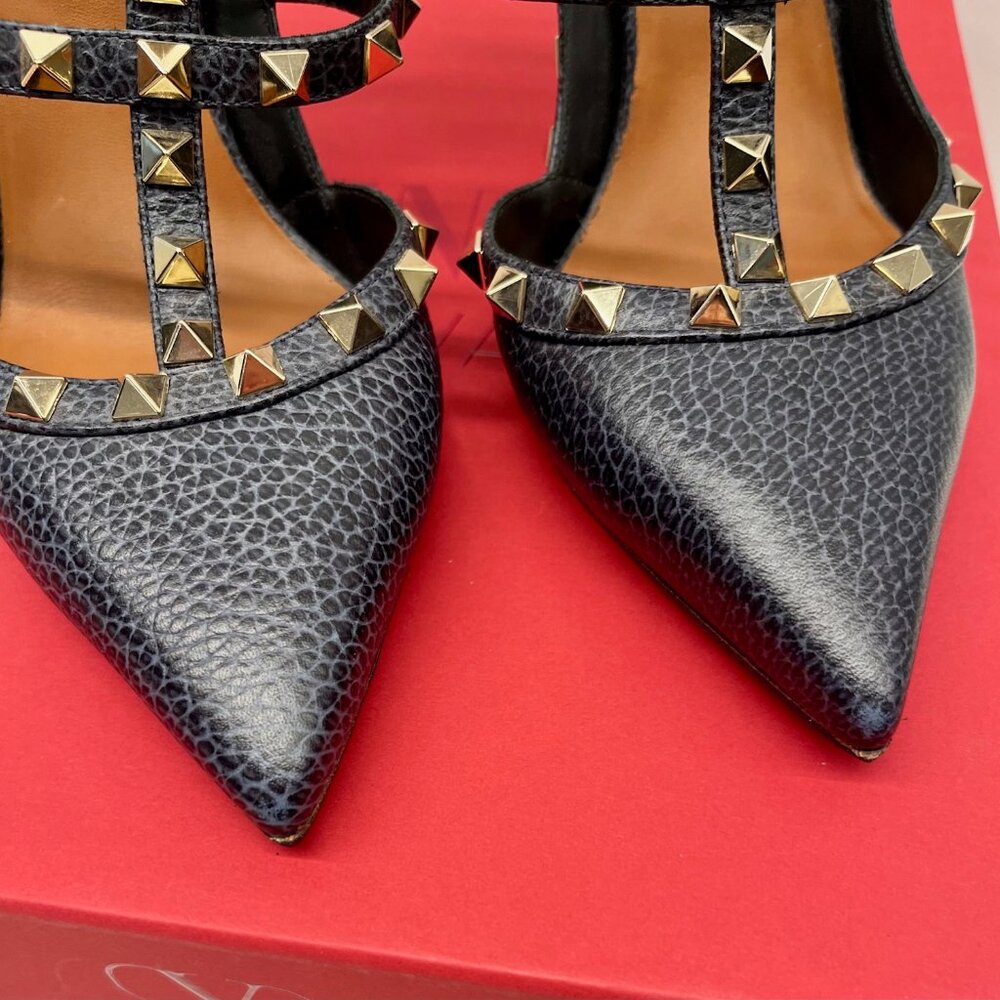 Valentino Garavani Rockstud Ankle Strap Pump in Navy Pebbled Calfskin Leather - Picture 11 of 12